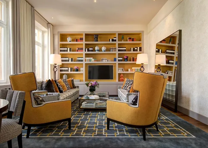 Rocco Kennedy Hotel